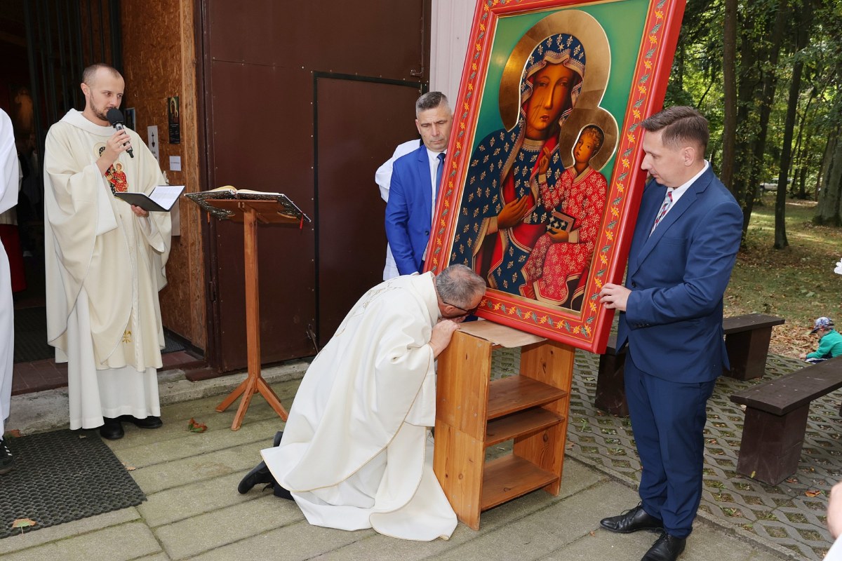 Ucałowanie obrazu Matki Bożej Jasnogórskiej